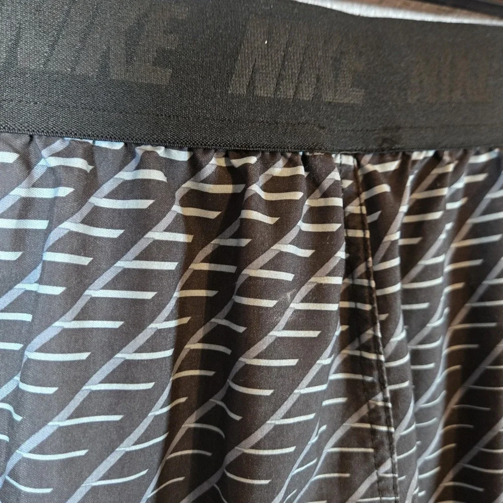 Nike Swim NESS7414 Mens XL Gray Blue Geometric Print‎ Volley Swim Trunks Lined